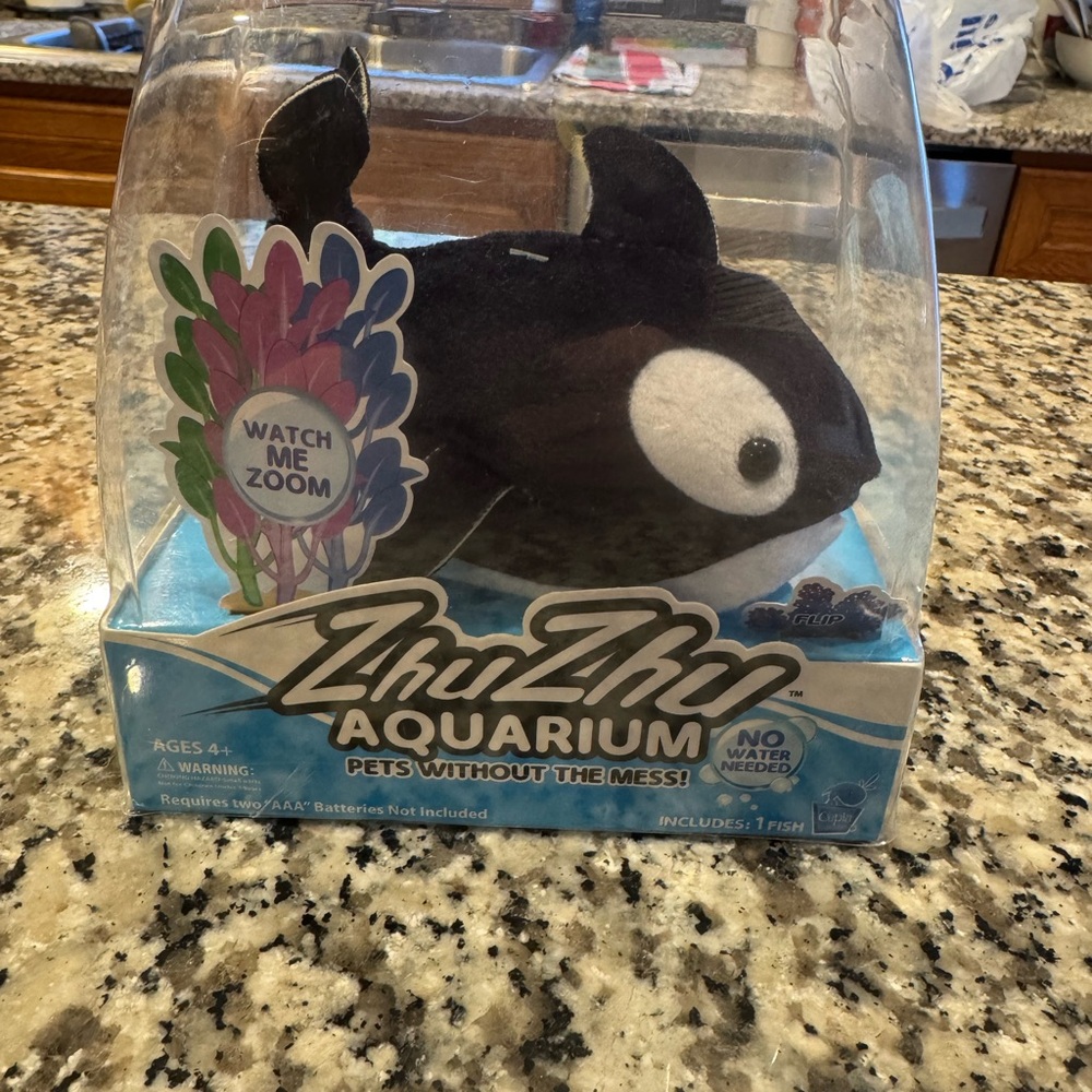Pets Aquarium Black and White Toy